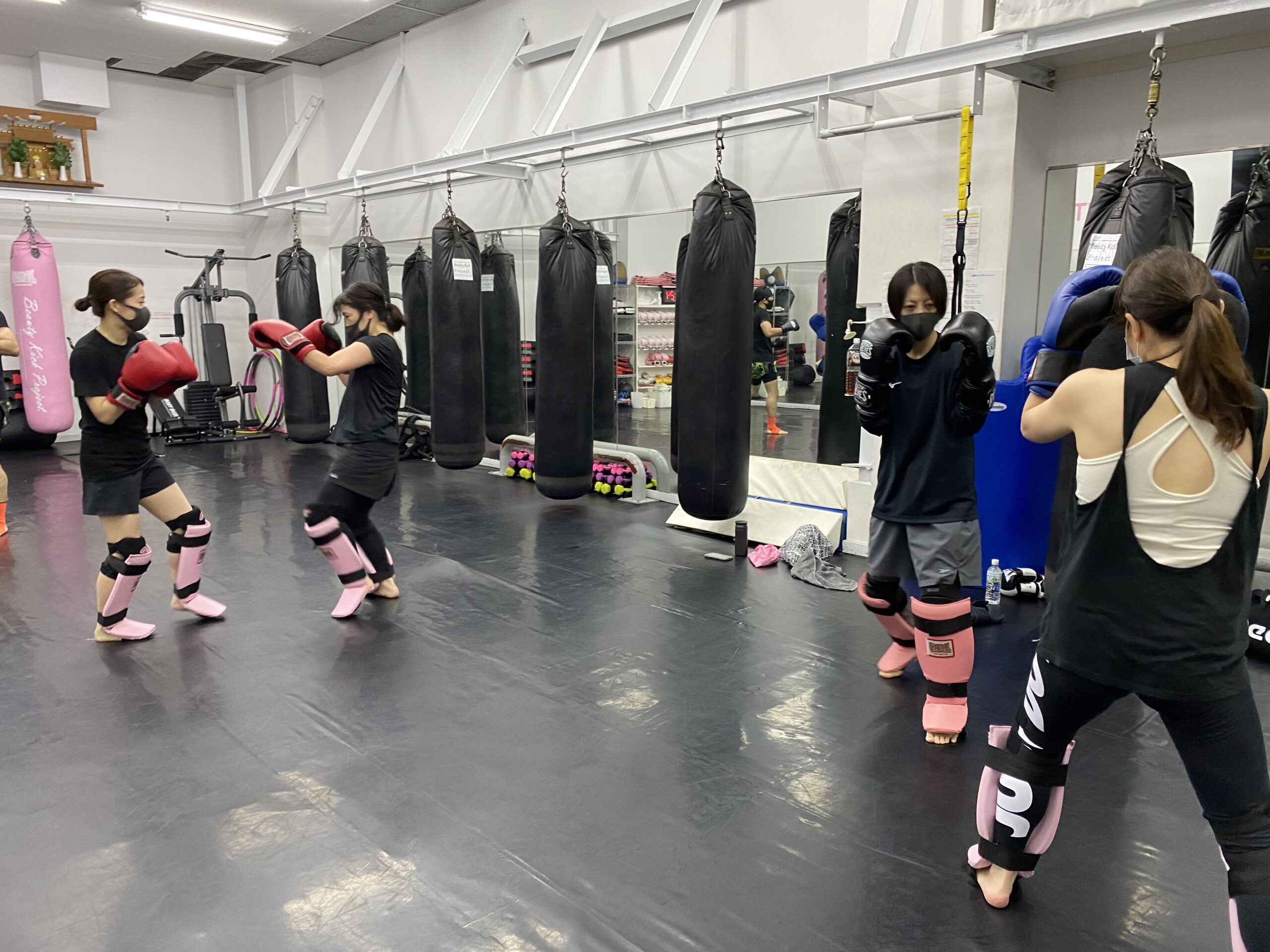 LEFTY GYM