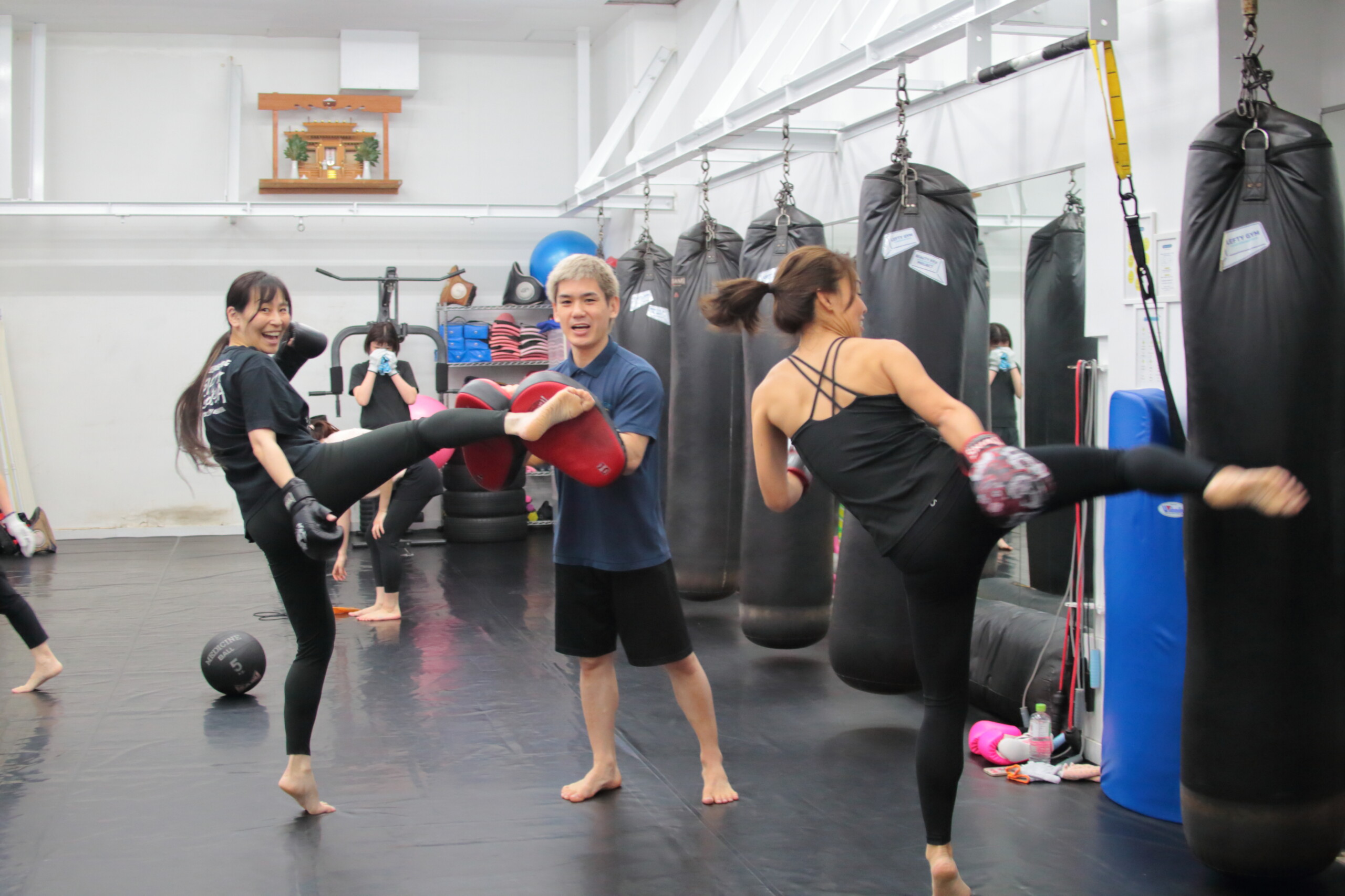 LEFTY GYM
