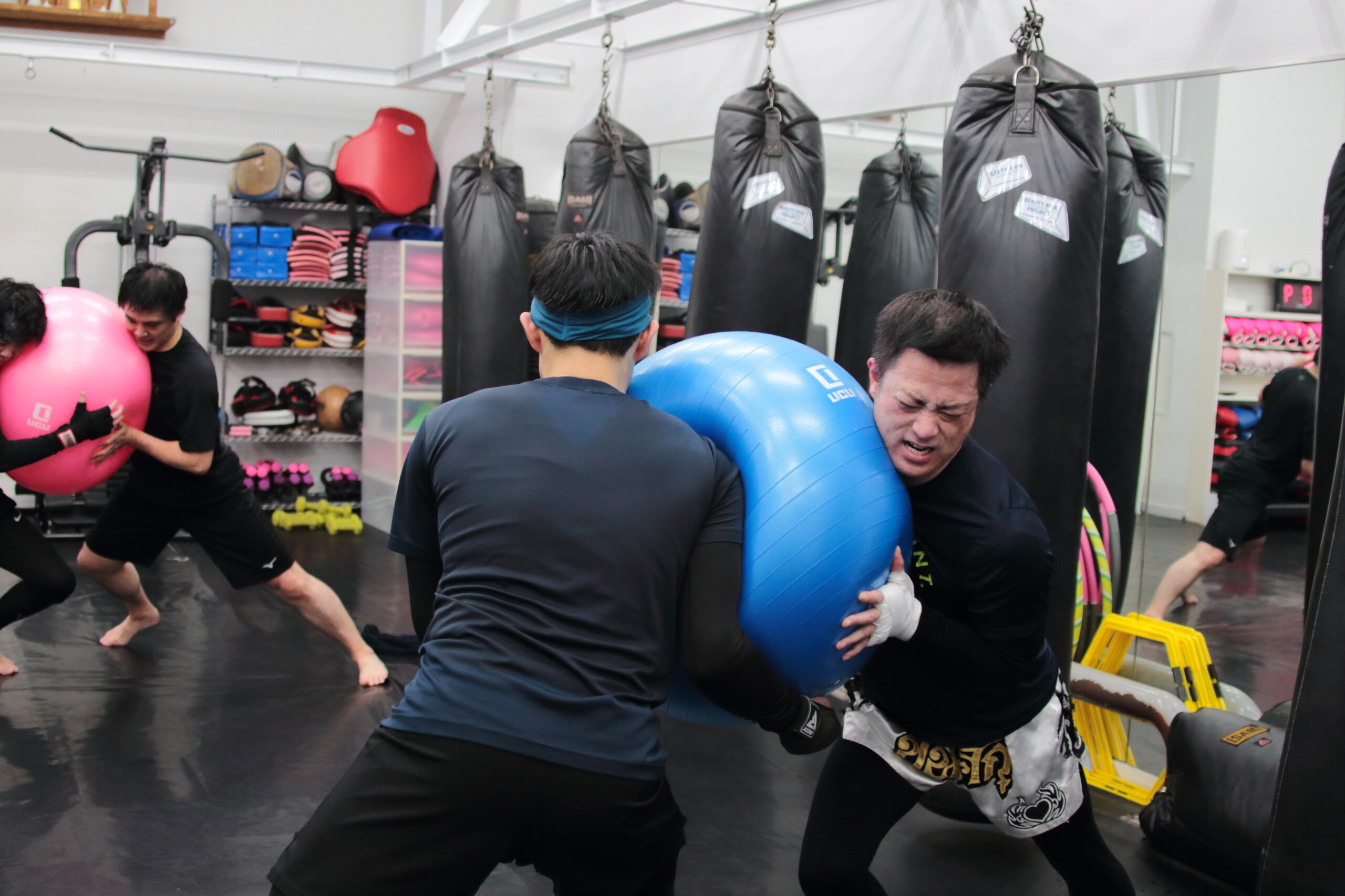 LEFTY GYM