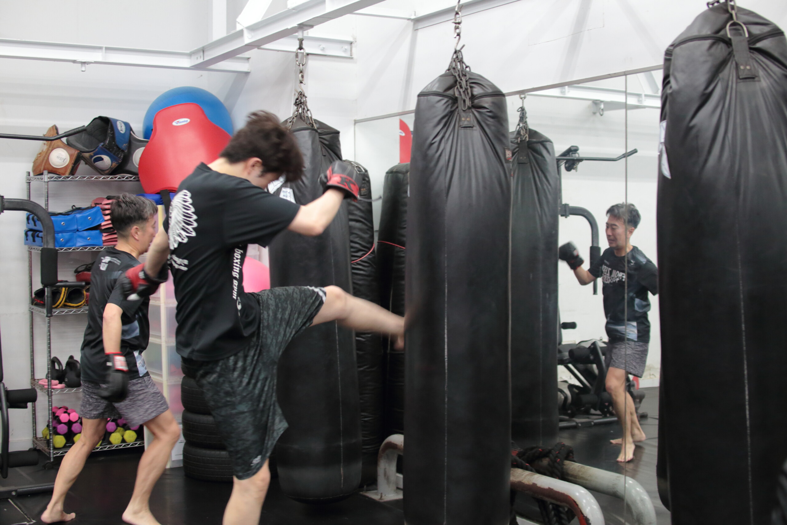 LEFTY GYM