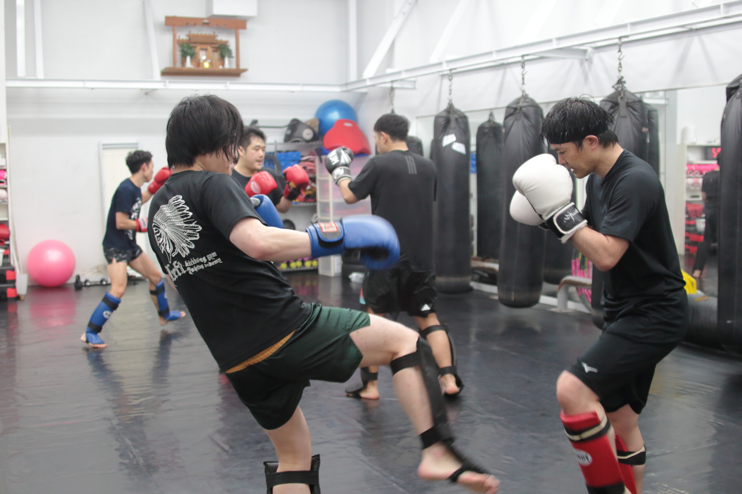 LEFTY GYM
