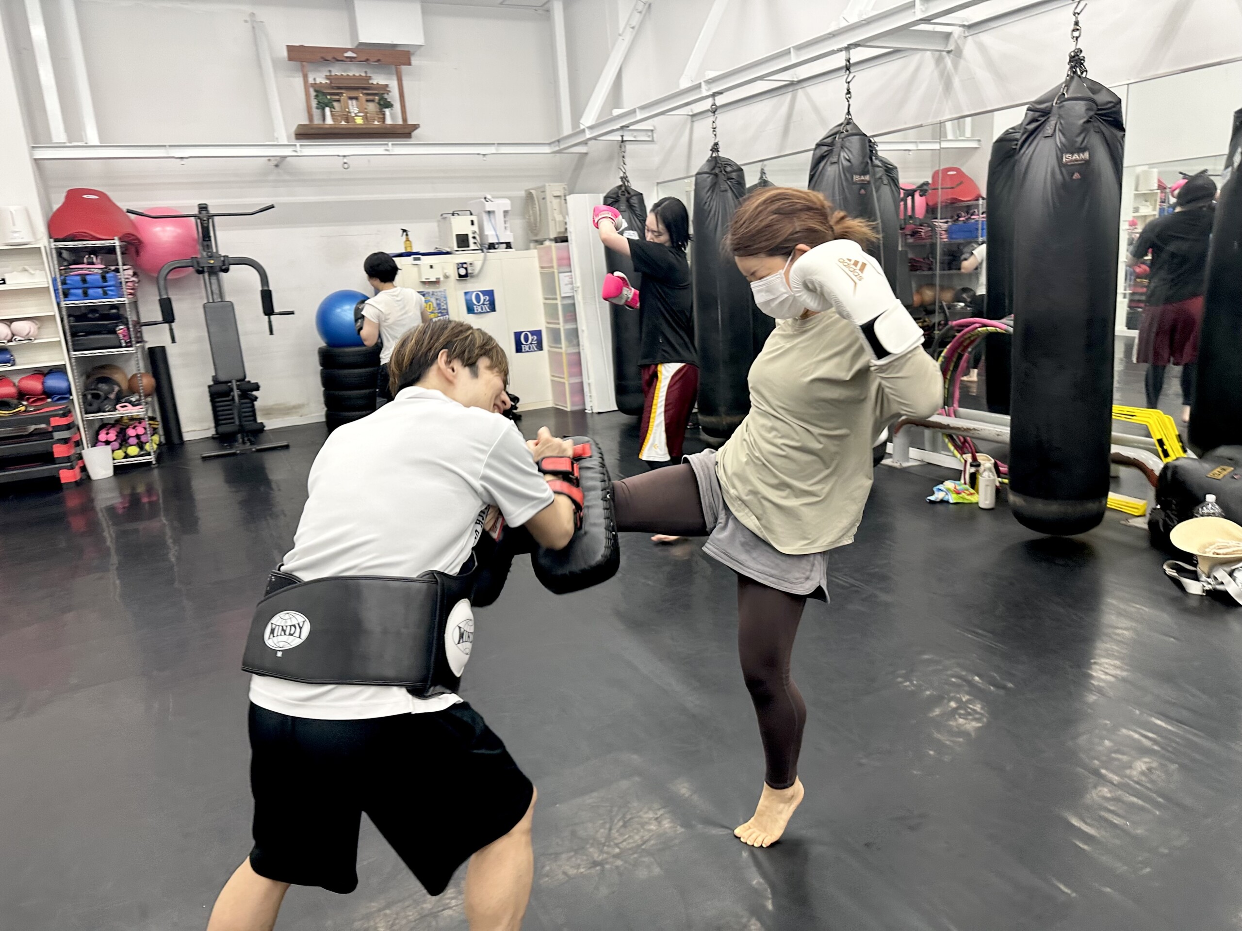 LEFTY GYM